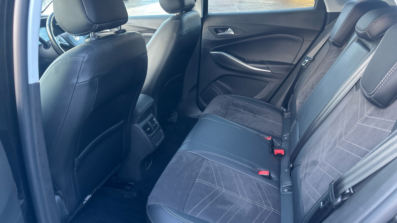 Vauxhall Grandland 1.2 Turbo Ultimate 5dr Petrol Hatchback